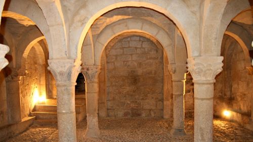 Cripta Románica del Siglo XII en San Martin de Unx