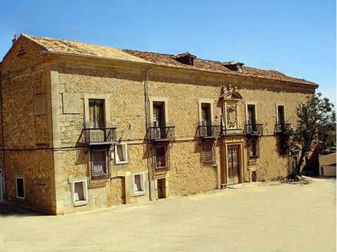 Palacio De Velamazán