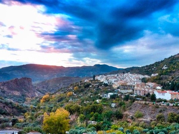 Lanjarón, el oasis que mira al Mediterráneo