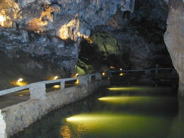Cuevas de Valporquero del Torio