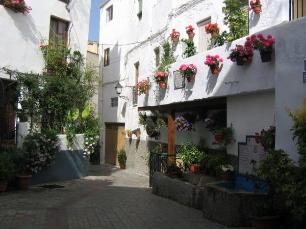 Lanjarón, el oasis que mira al Mediterráneo
